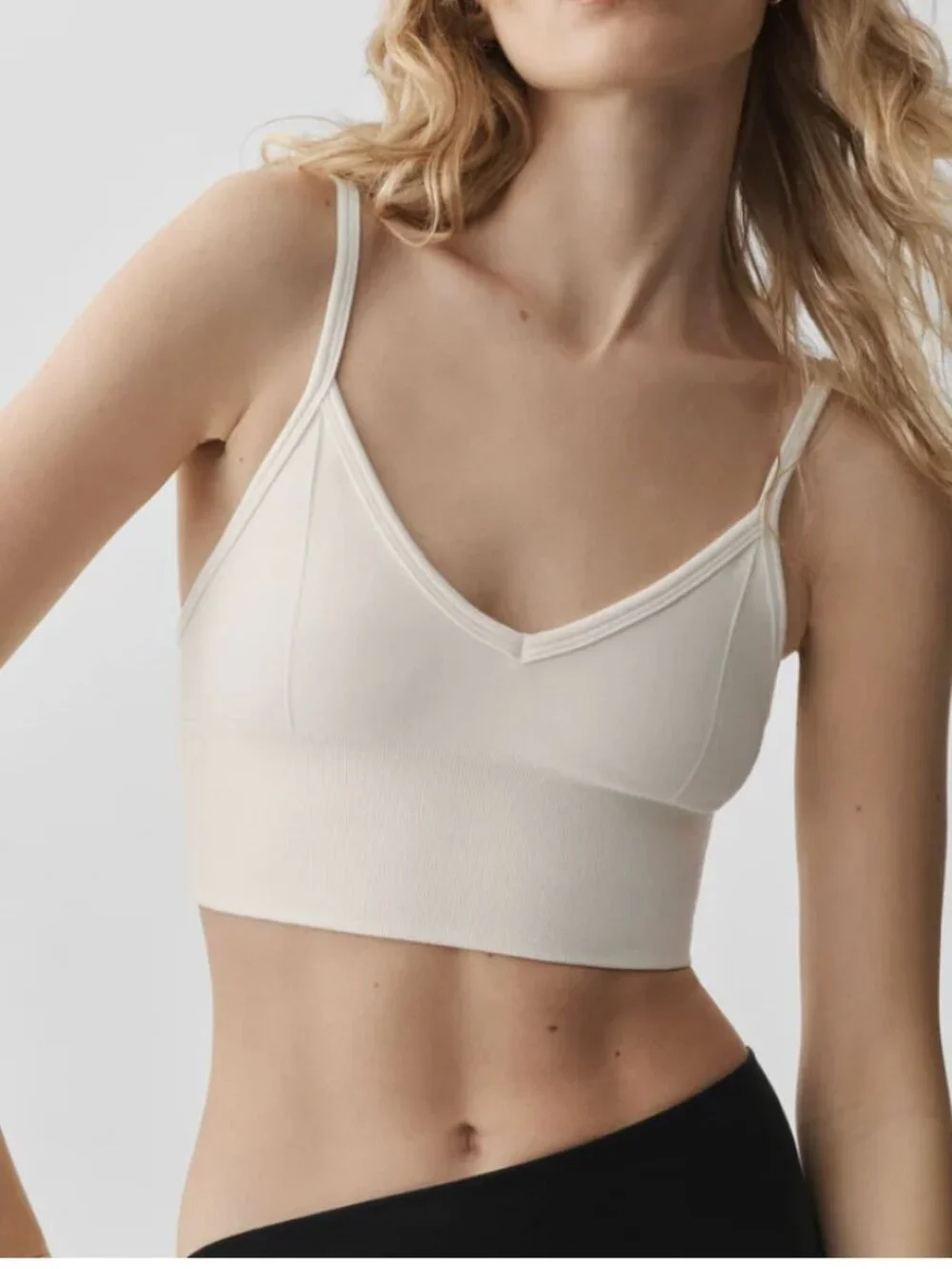 Alo Yoga Delight Sports Bra Bralette in Nectar Size Medium NWT